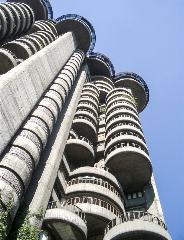 Guía arquitectónica de Madrid: 20 edificios espectaculares que te recomendamos visitar en coche