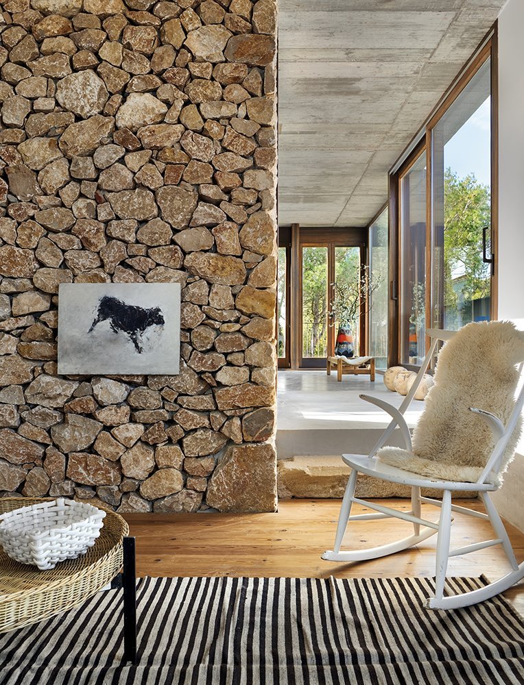 Casa moderna estilo ru´stico pared de piedra