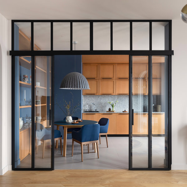 Cocina con puertas de cristal 