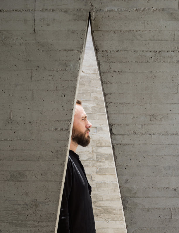 Ludwig Godefroy, el arquitecto francés que encanta con sus propuestas brutalistas y la búsqueda de una arquitectura atemporal