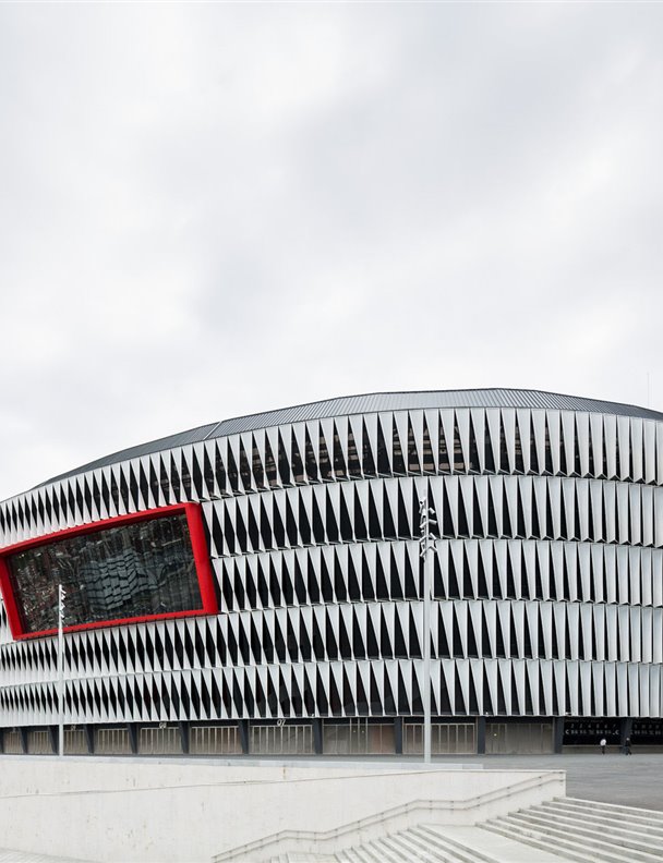 8 campos de fútbol con firma de arquitecto