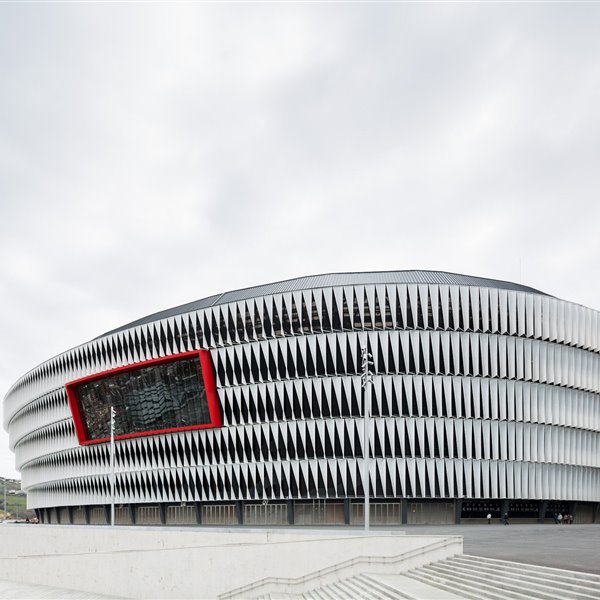 8 campos de fútbol con firma de arquitecto