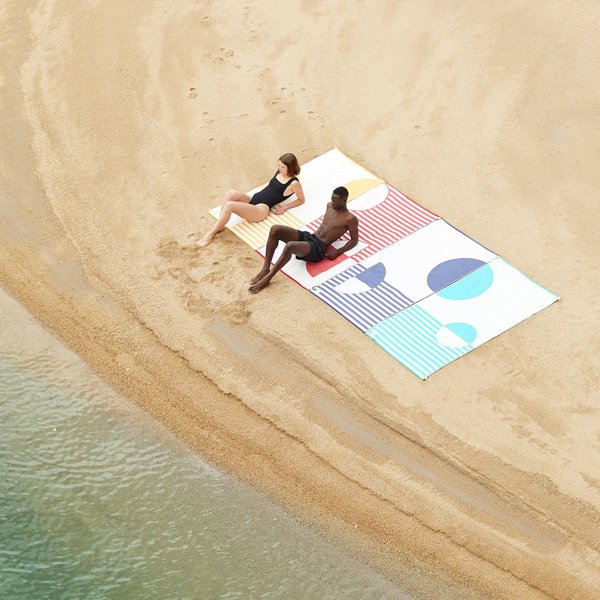 7 toallas de playa con el estampado más bonito del verano: un clásico que te hará sentir en la Costa Amalfitana