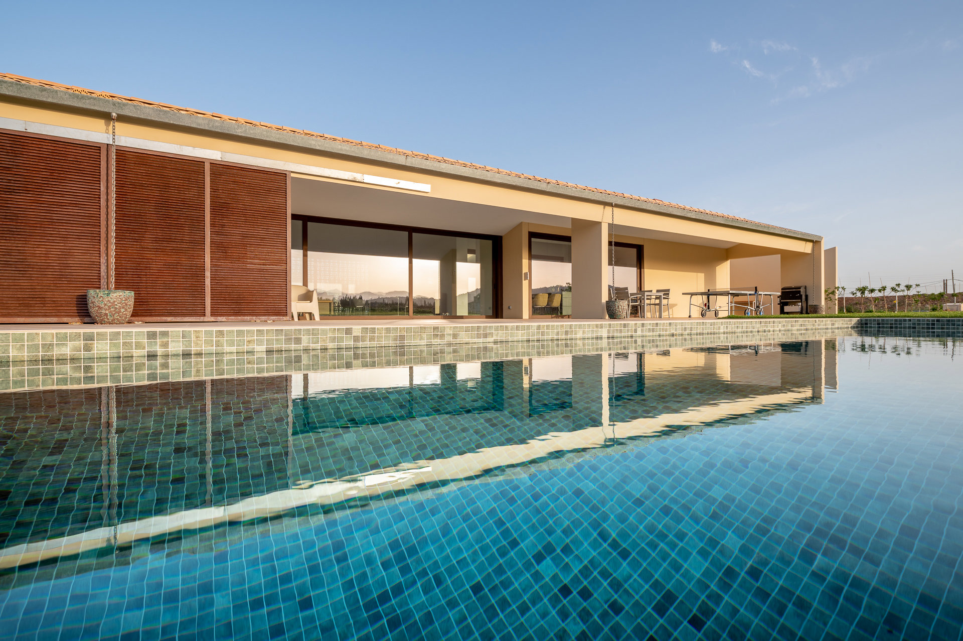 Ubiko: casa prefabricada en el campo de Mallorca con tradición rural