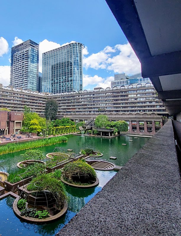 Descubre el Barbican Estate: una joya del brutalismo y uno de los sitios más bonitos de los que se puede disfrutar en Londres